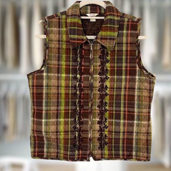 Plaid Quilted Vest with Embroidery detailing - Picture 5 of 7